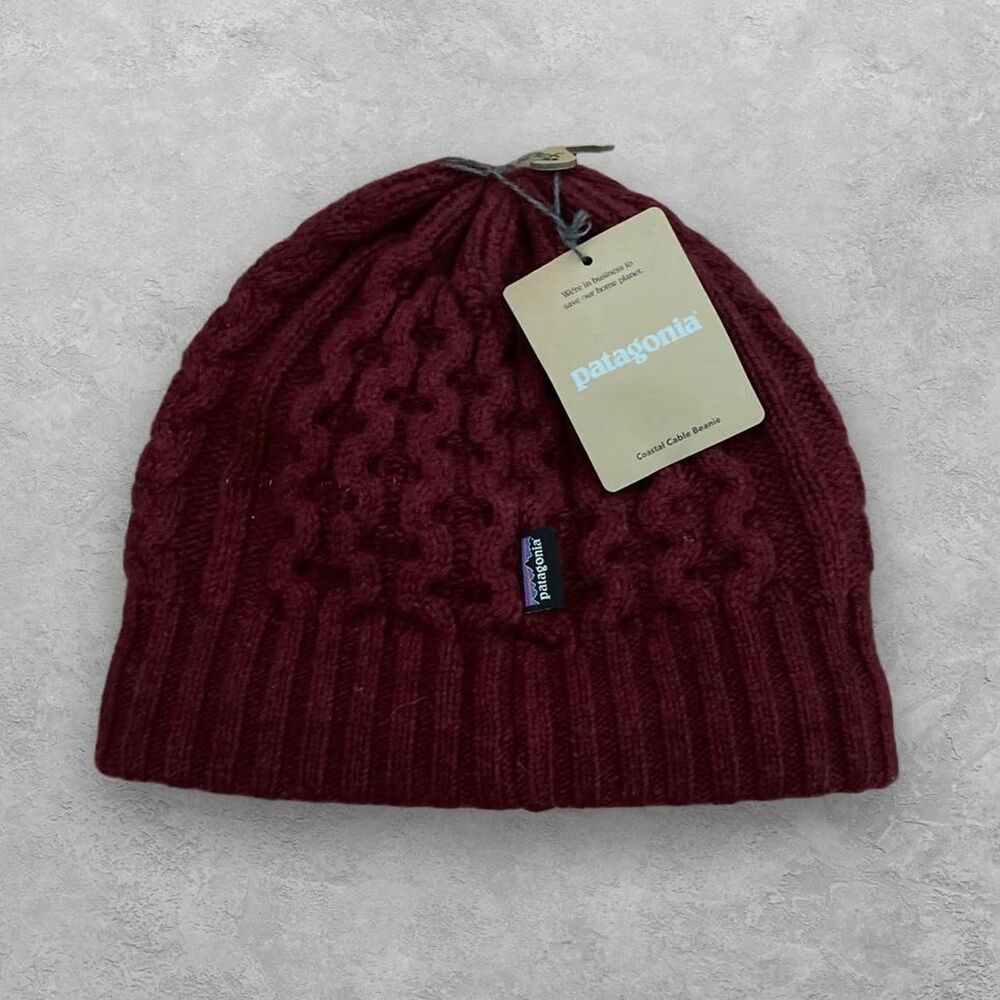 Patagonia Coastal Cable Beanie Dark Ruby OS Gorpcore Cabincore NWT